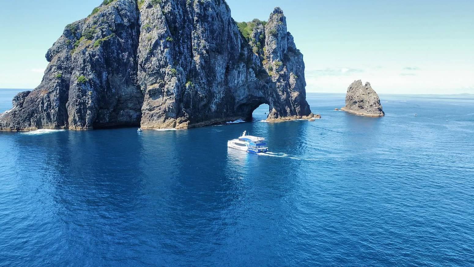 Fullers-Hole-in-the-rock-16 | Must Do New Zealand | Must Do New Zealand