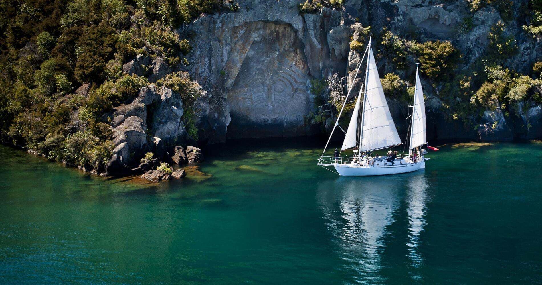 ruises-VS-sailing-lake-taupo | Must Do New Zealand | Must Do New Zealand
