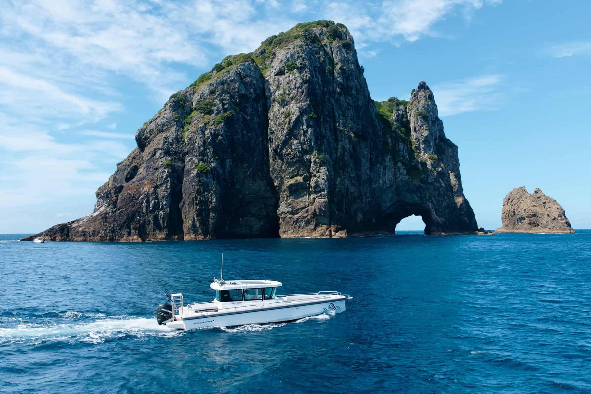 default | Must Do New Zealand | Must Do New Zealand Private poer boat at the hole in the Rock